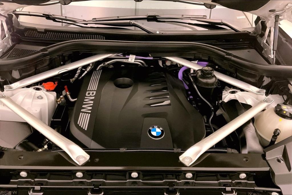 Used 2024 Mineral White Metallic BMW  image 9
