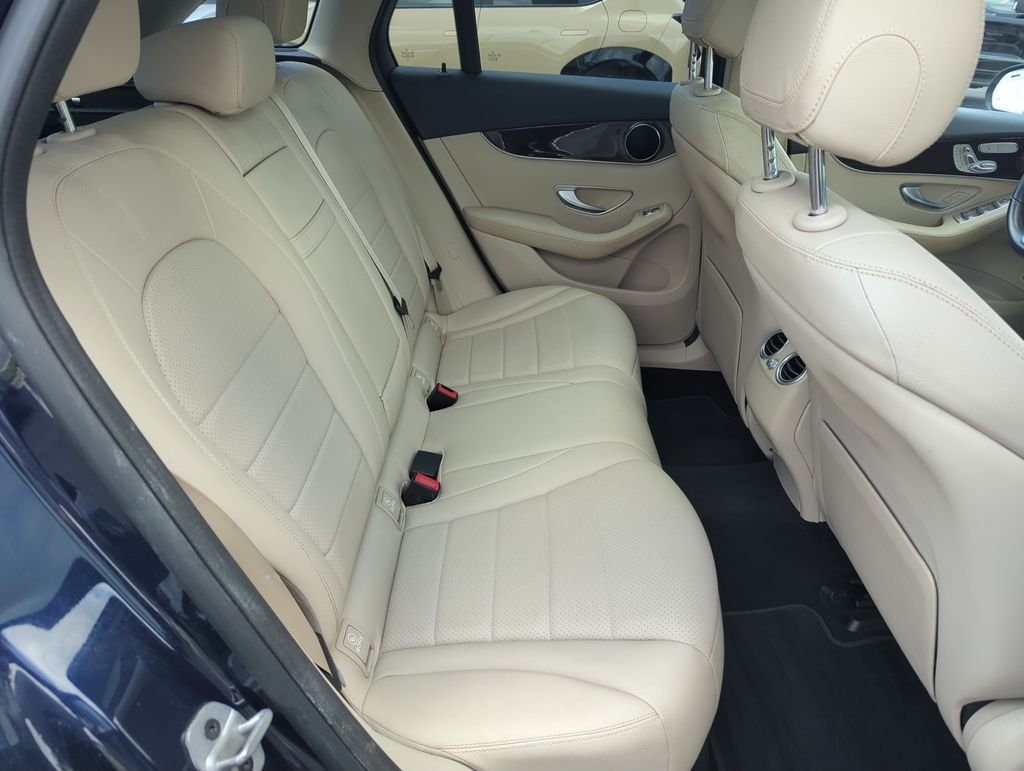 Used 2022  Mercedes-Benz GLC 300 image 34