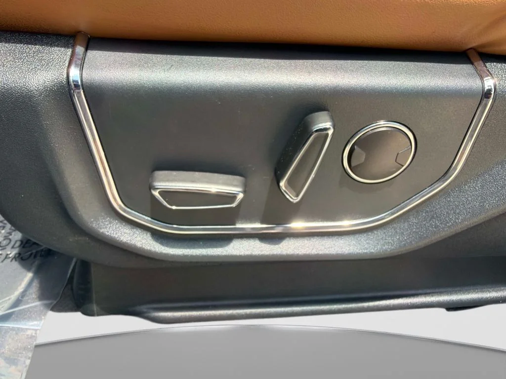 Used 2022 White Ford Platinum image 20