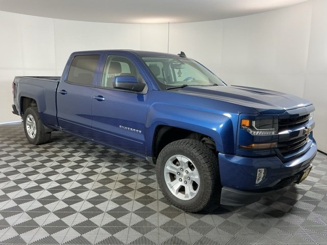 2017 Chevrolet Silverado 1500 LT photo 3
