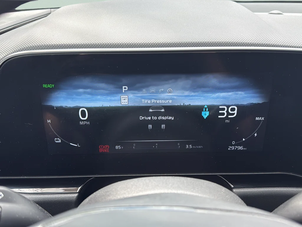 Used 2023 Snow White Pearl Kia Wind image 12