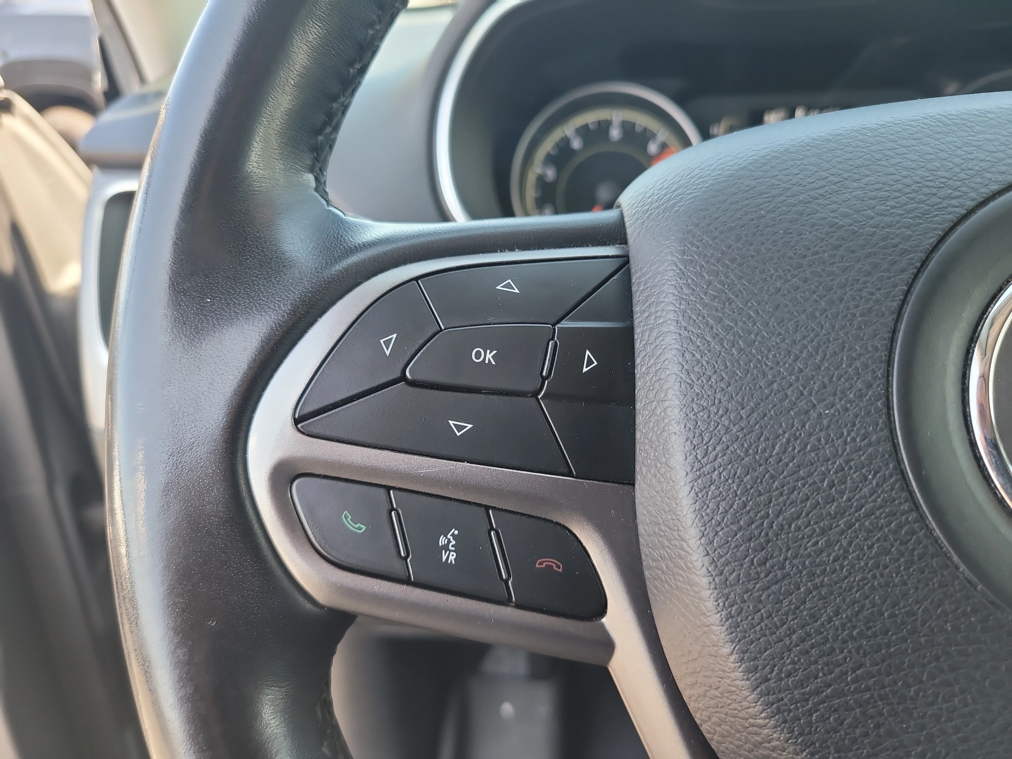 Used 2021 Sting-Gray Clearcoat Jeep Latitude Plus image 27