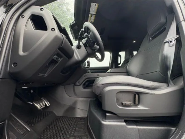 New 2026 Narvik Black Land Rover OCTA Black image 13