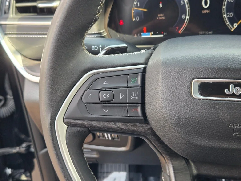 Used 2023 Black Jeep Limited 4x4 image 32