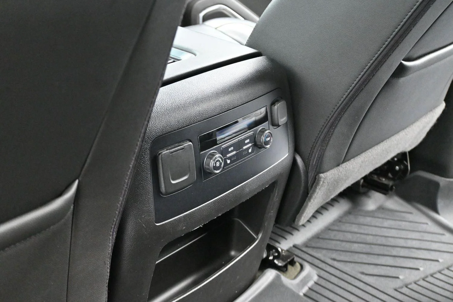 Used 2018 PEPPERDUST METALLIC Chevrolet LT image 34