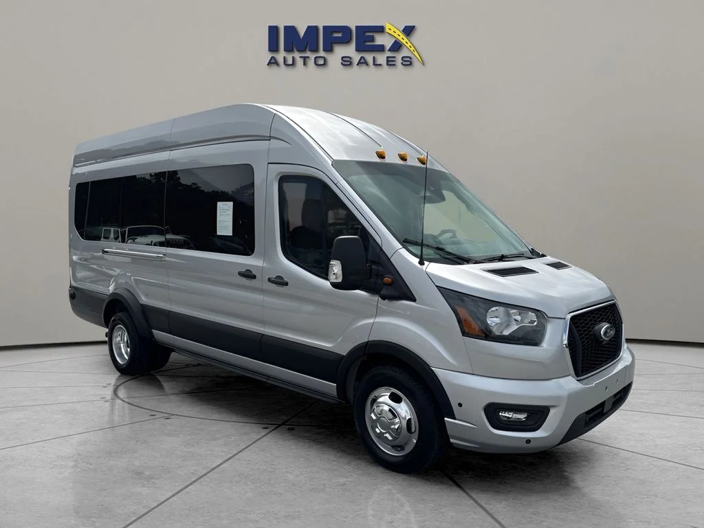 Used 2024 Silver Ford Base image 7