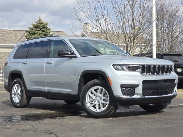New 2026 Silver Zynith Exterior Paint Jeep Laredo image 2