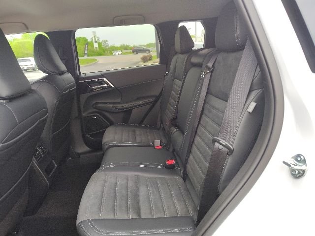 New 2026 White Mitsubishi SE image 26