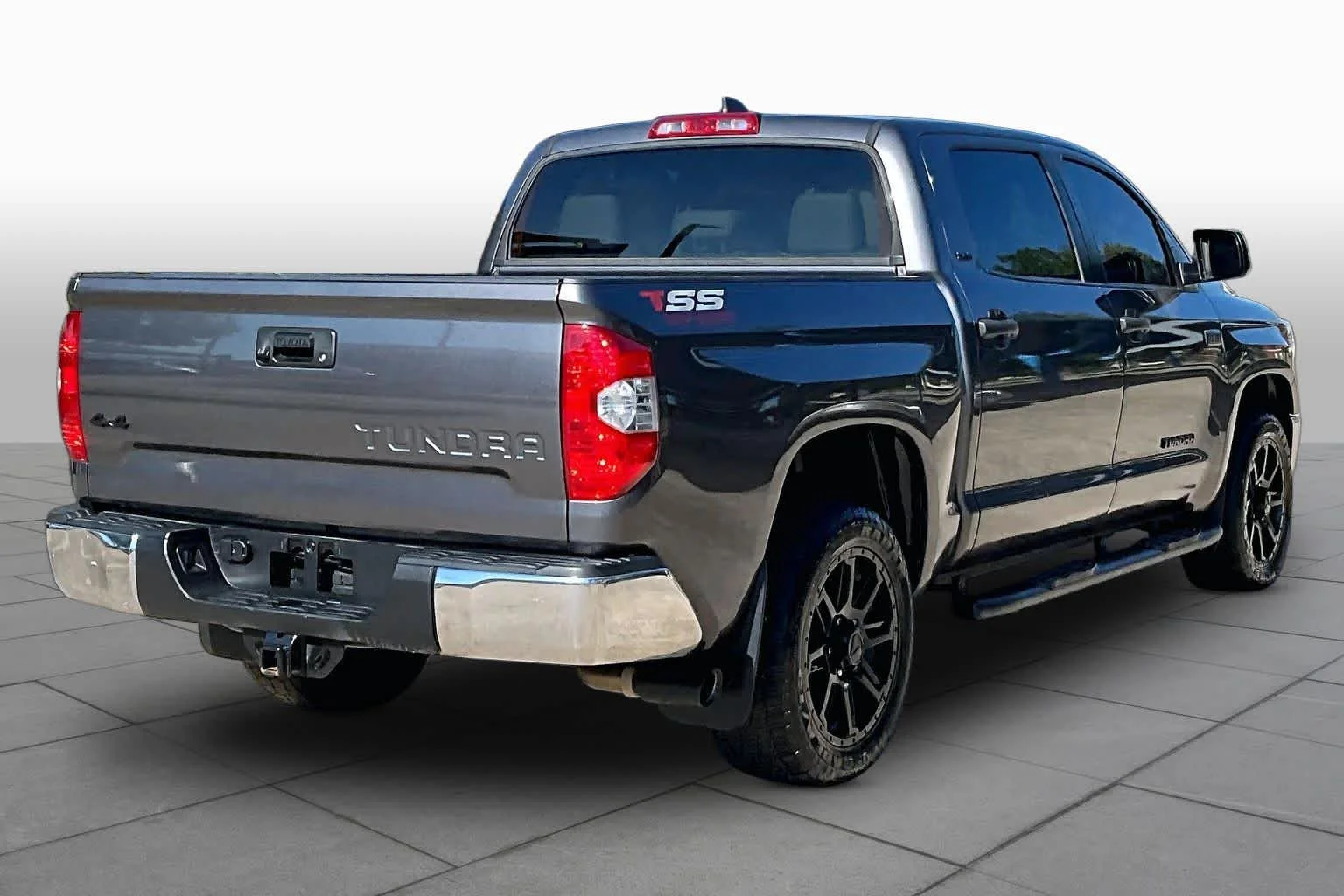 Used 2020 Magnetic Grey Metallic Toyota SR5 image 13