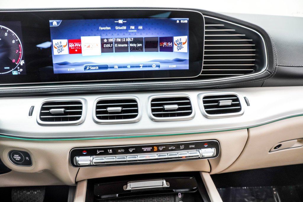 Used 2023 Black Mercedes-Benz GLB 250 image 29