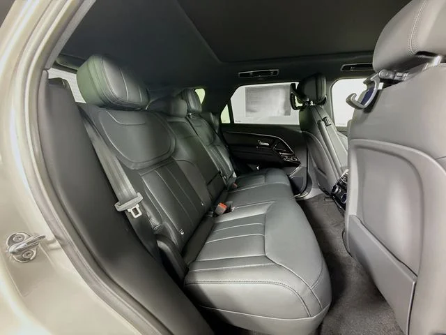 New 2026 Borasco Grey Metallic Land Rover Dynamic SE image 29