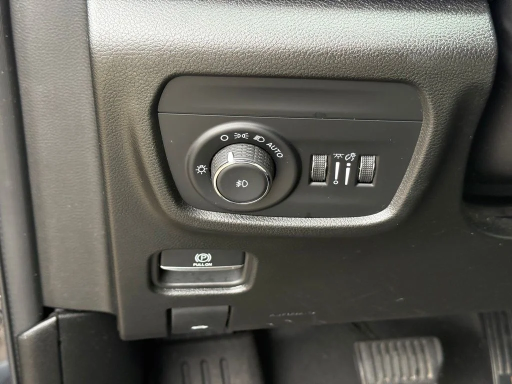 Used 2023 Black Jeep Overland image 18