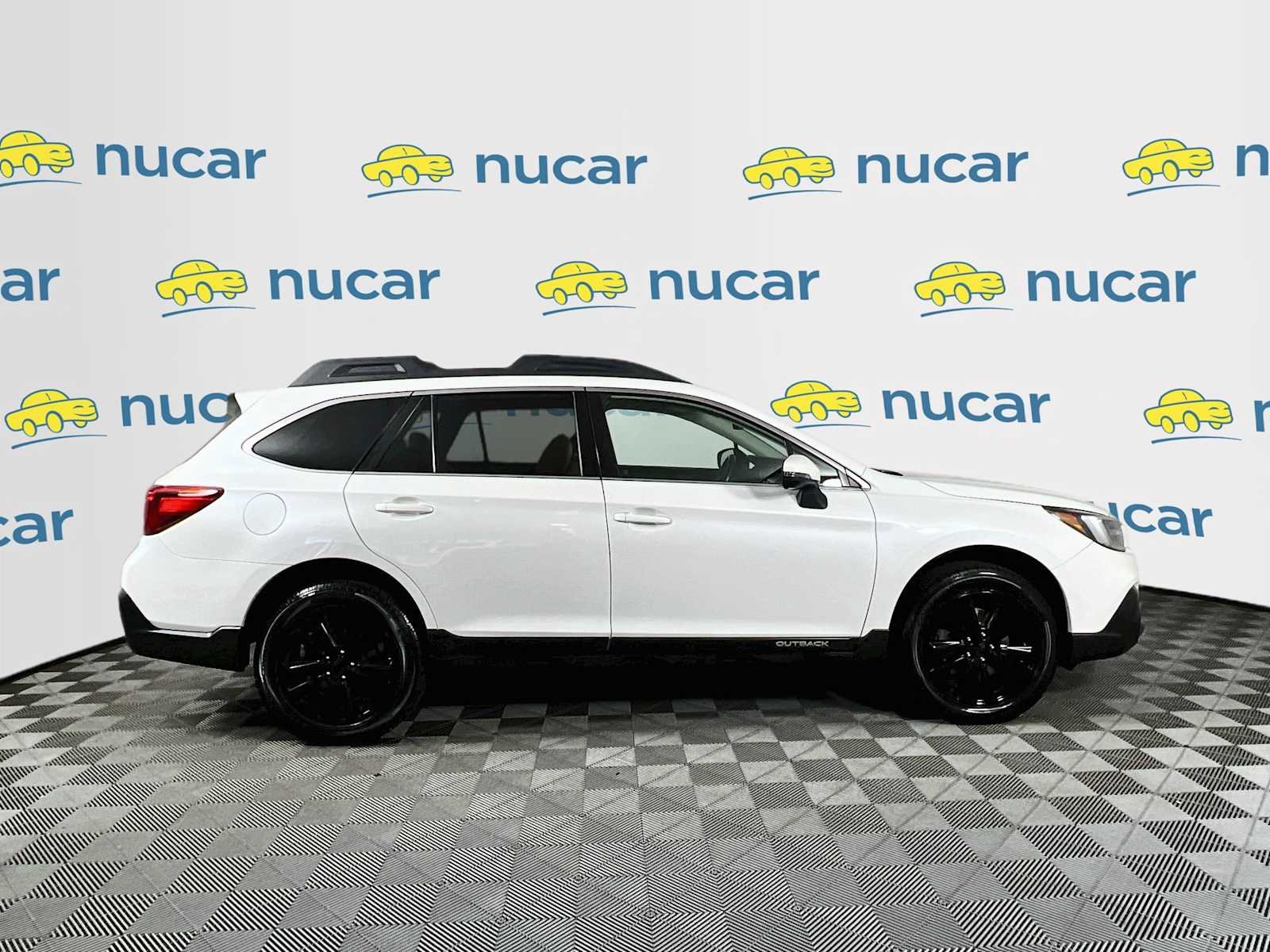 Used 2019 Crystal White Pearl Subaru Limited image 8