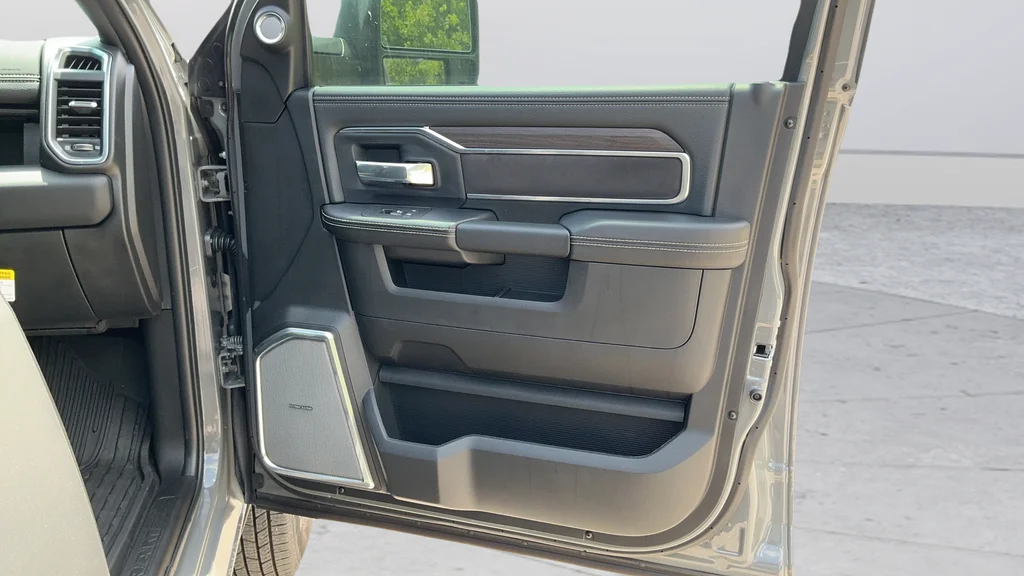 New 2026 Ceramic Gray Clear-Coat Exterior Paint RAM Laramie image 22