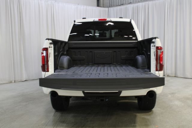 New 2026 Star White Metallic Tri-Coat Ford Lariat image 31