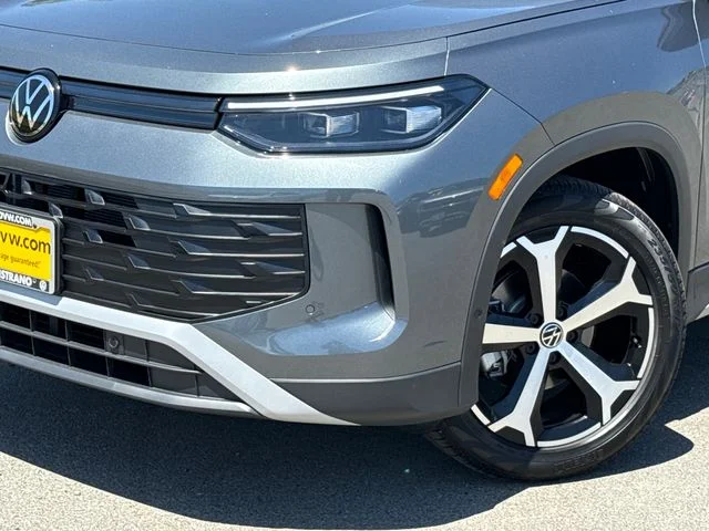 New 2026 Platinum Gray Metallic Volkswagen 2.0T SE image 8