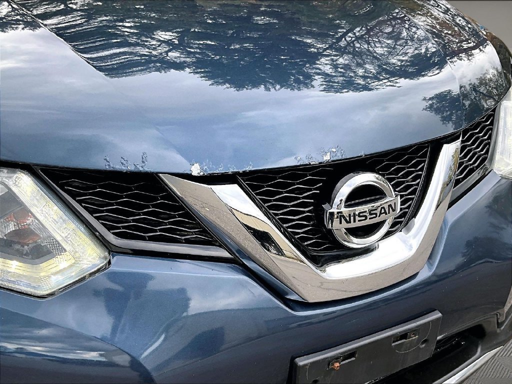 Used 2015 Arctic Blue Metallic Nissan S image 32