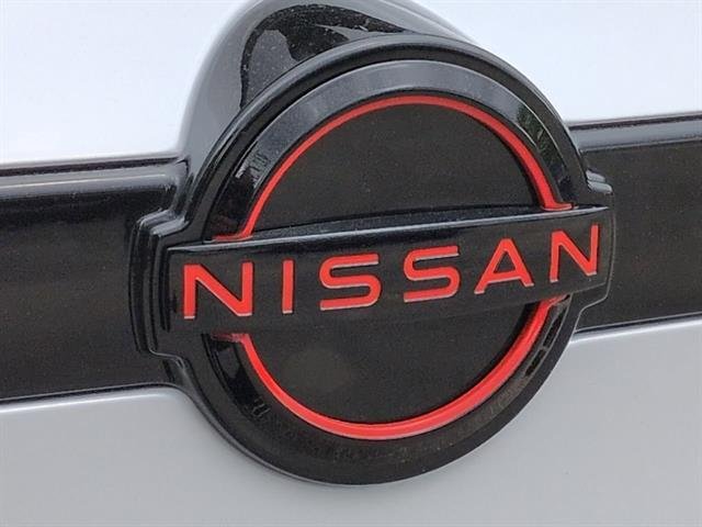 New 2026 Everest White Pearl TriCoat / Super Black Two-tone Nissan Rock Creek® image 13