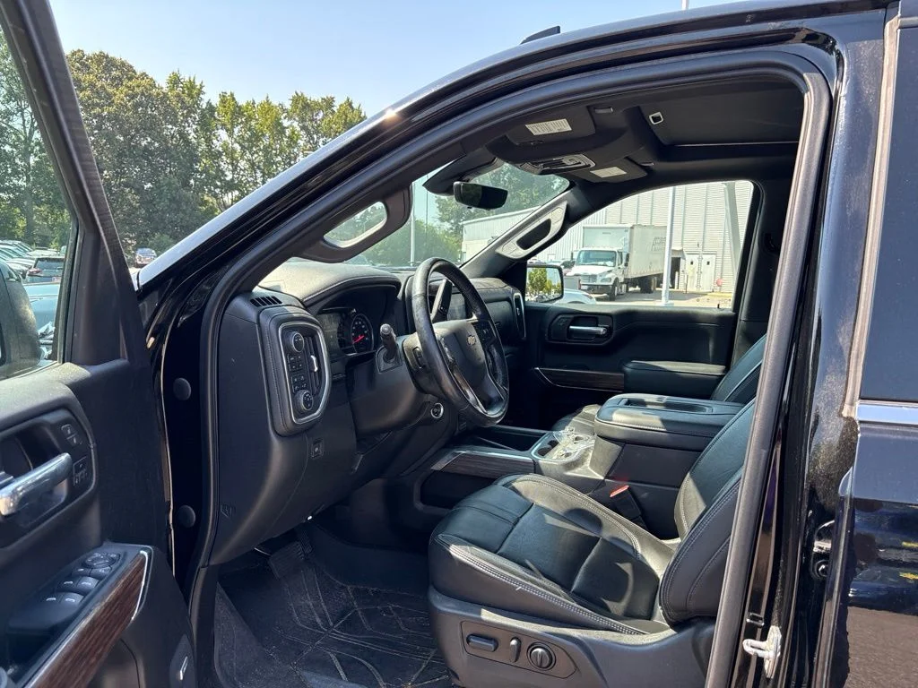 Used 2022 Black Chevrolet High Country image 5