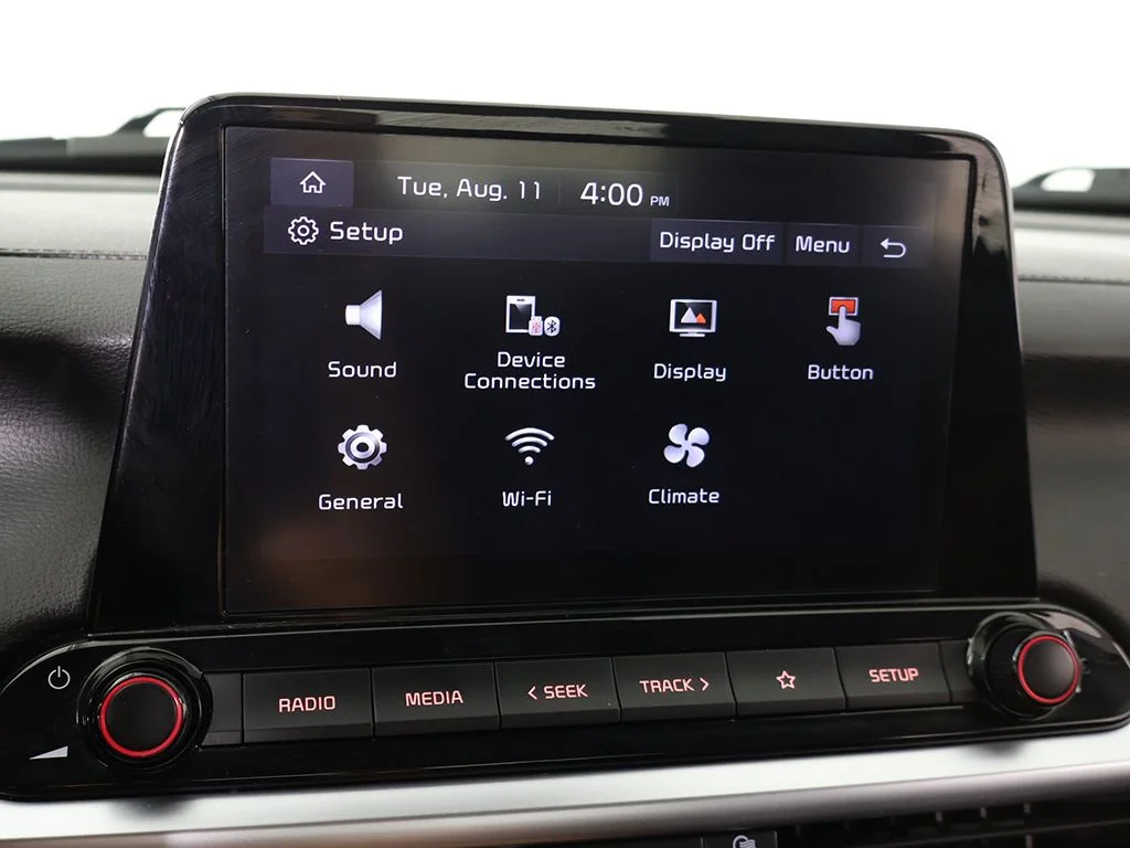 Used 2022 White Kia LXS image 42