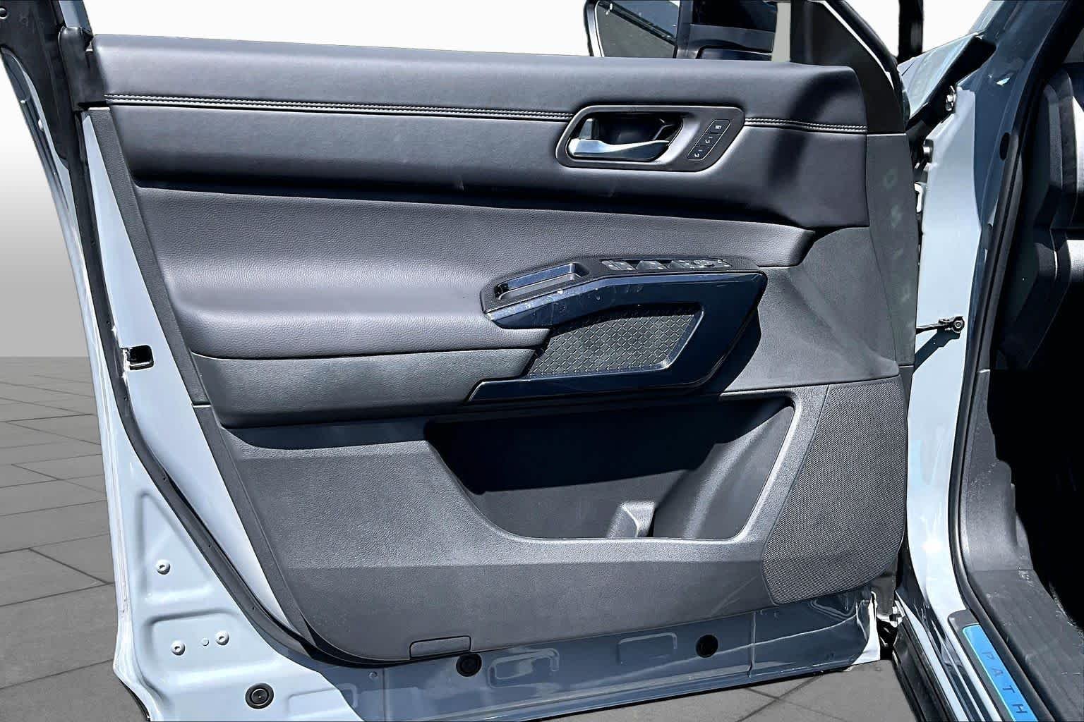 New 2026 Boulder Gray Pearl Nissan Platinum image 10