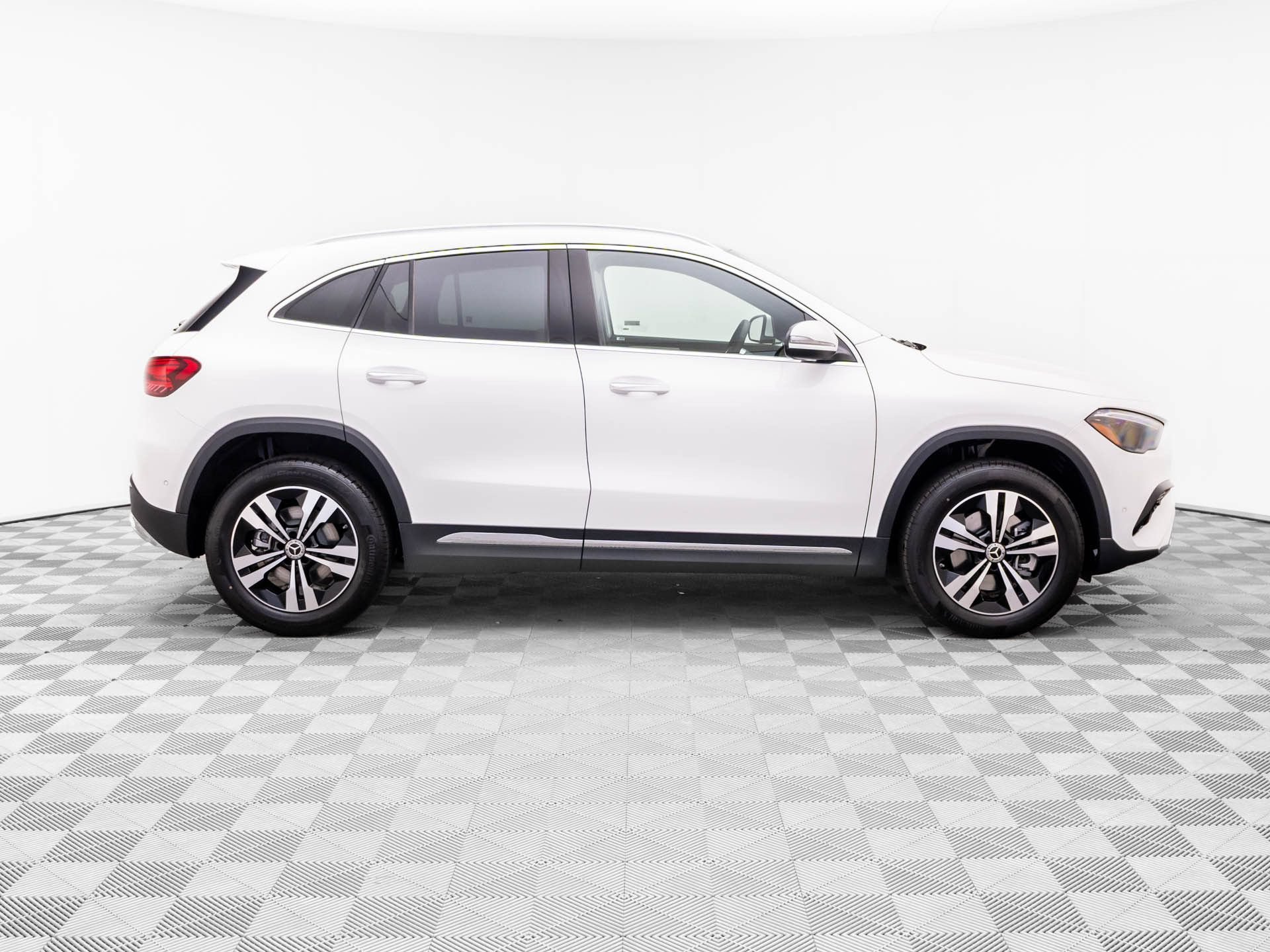 New 2026 Polar White Mercedes-Benz GLA 250 image 46