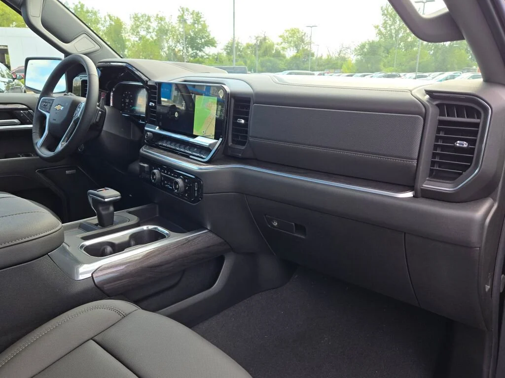 2026 Chevrolet Silverado 1500 LTZ - Photo 7