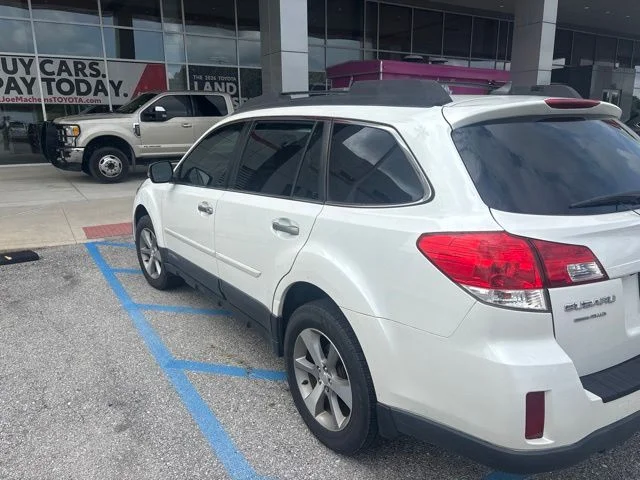 Used 2013 White Subaru 2.5i image 2