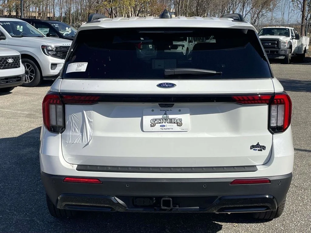 New 2026 Star White Metallic Tri-Coat Ford ST-Line image 4