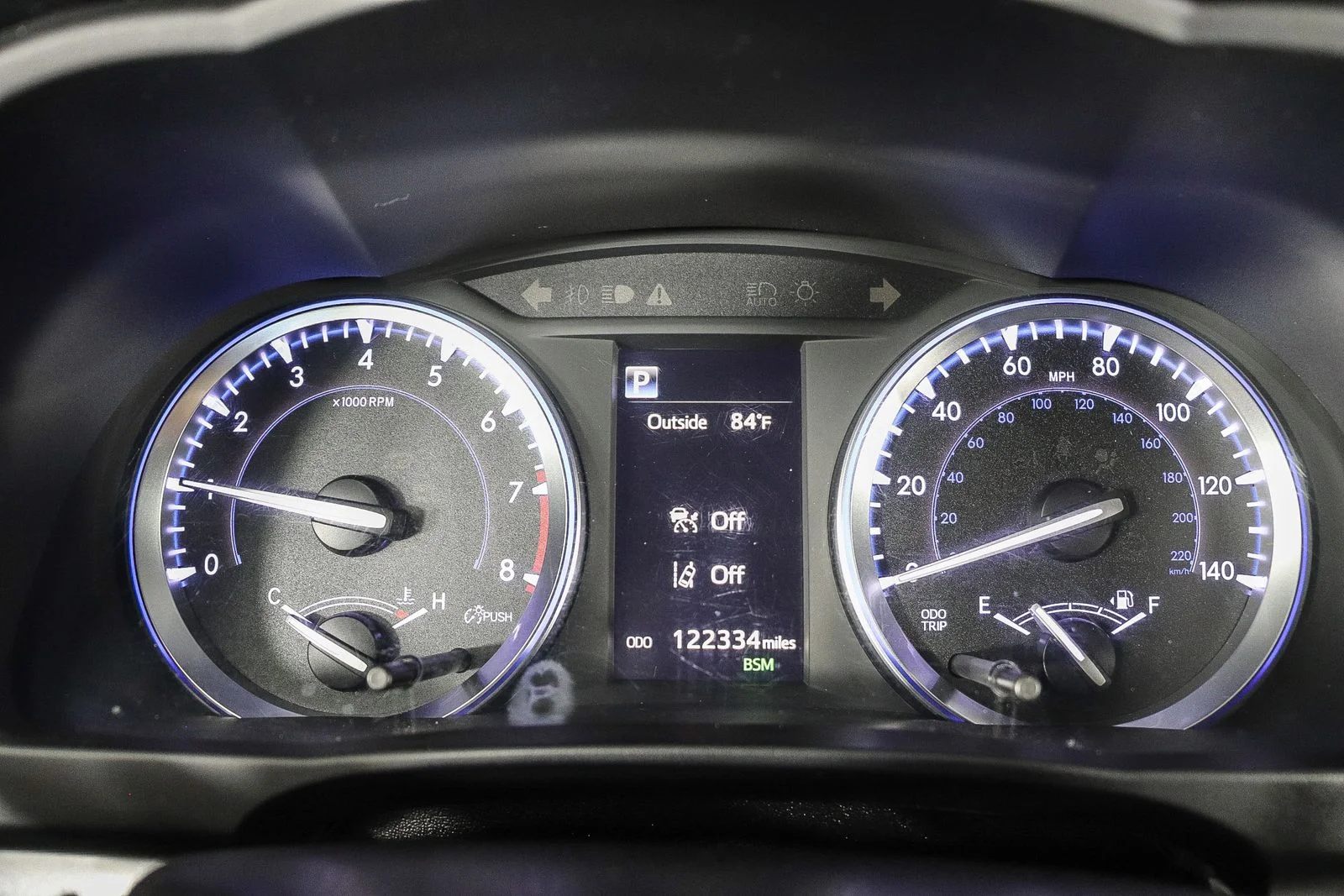 Used 2018 White Toyota XLE image 21