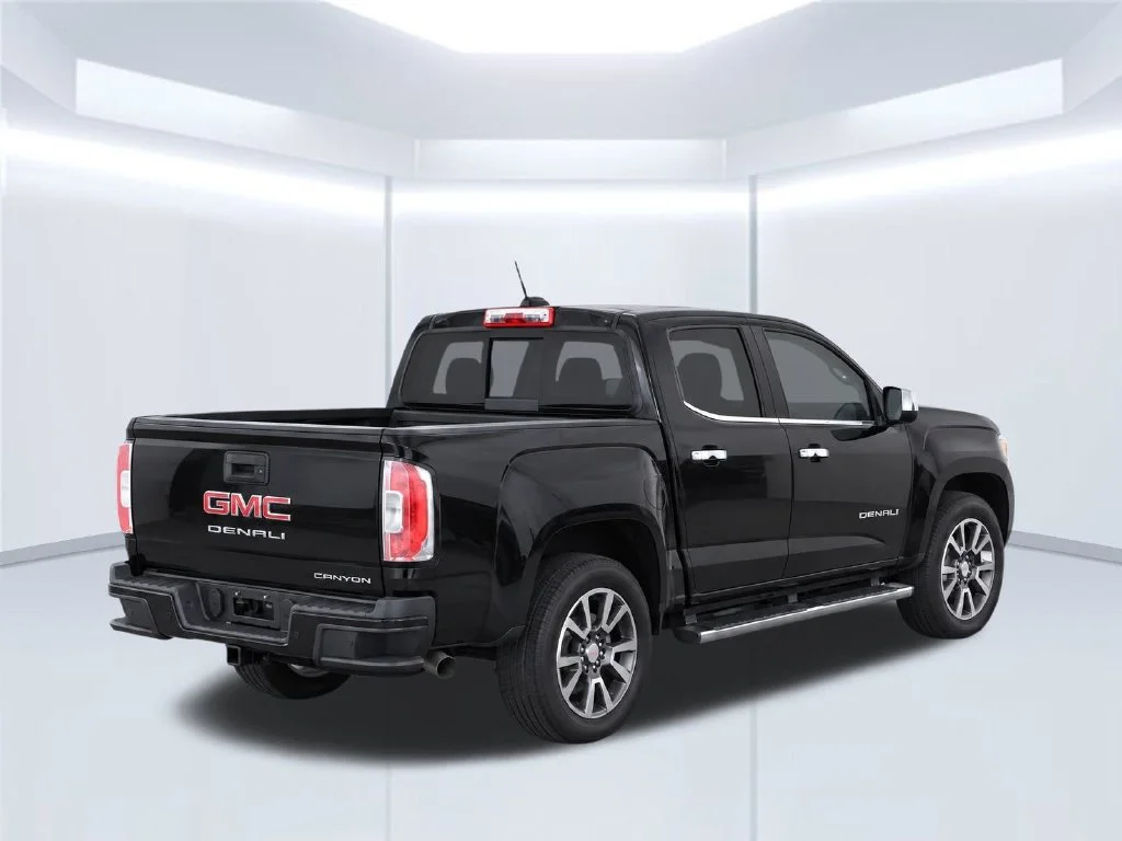 Used 2022 Black GMC Denali image 4