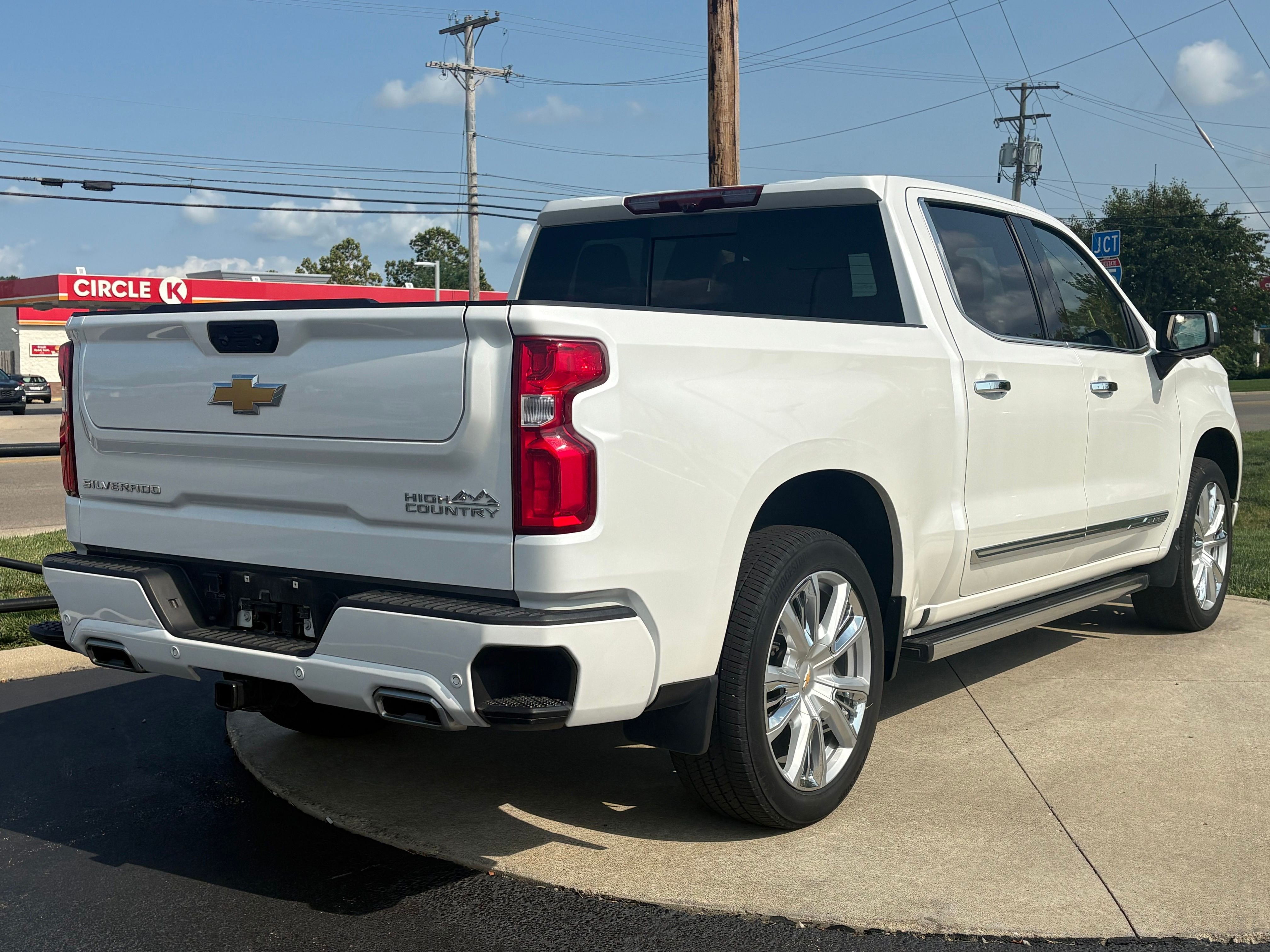 Used 2023 Iridescent Pearl Tricoat Chevrolet High Country image 7
