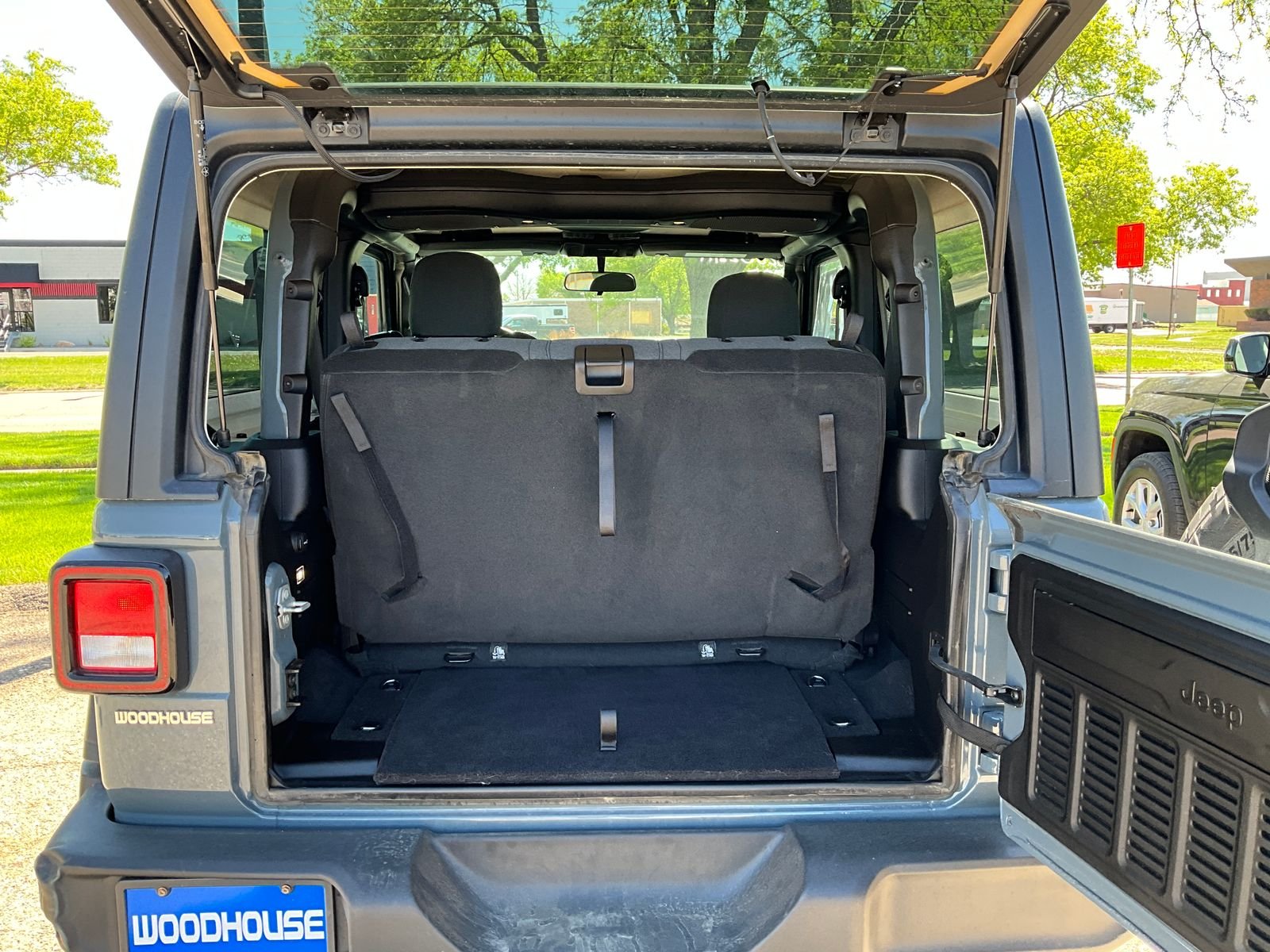 Used 2025 Gray Jeep Sport image 9