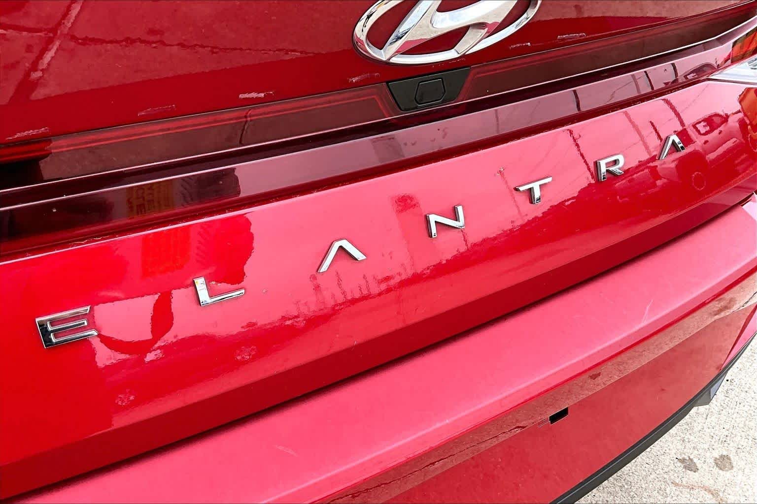 Used 2022 Scarlet Red Pearl Hyundai SEL image 10