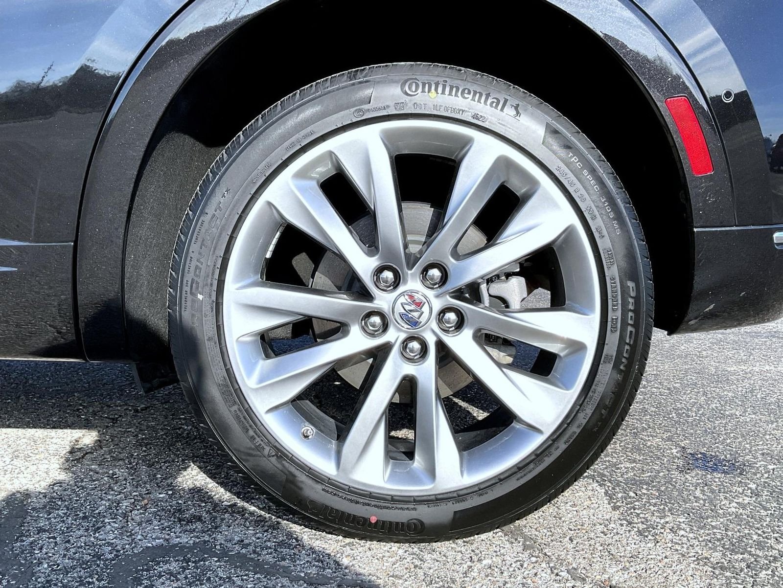 Used 2023 Black Buick Avenir image 23