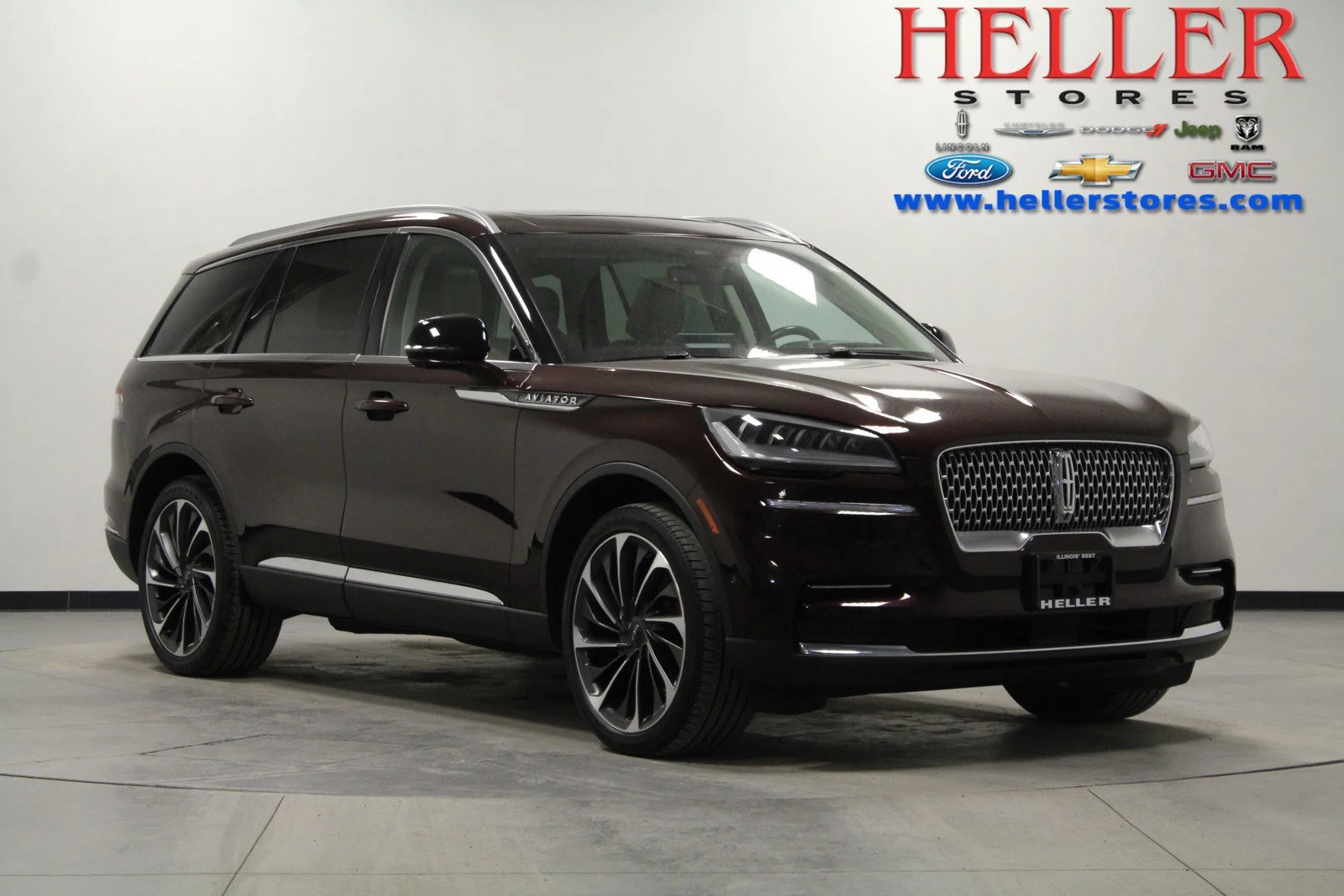 Used 2022 Burgundy Velvet Metallic Tinted Clearcoat Lincoln Reserve image 1