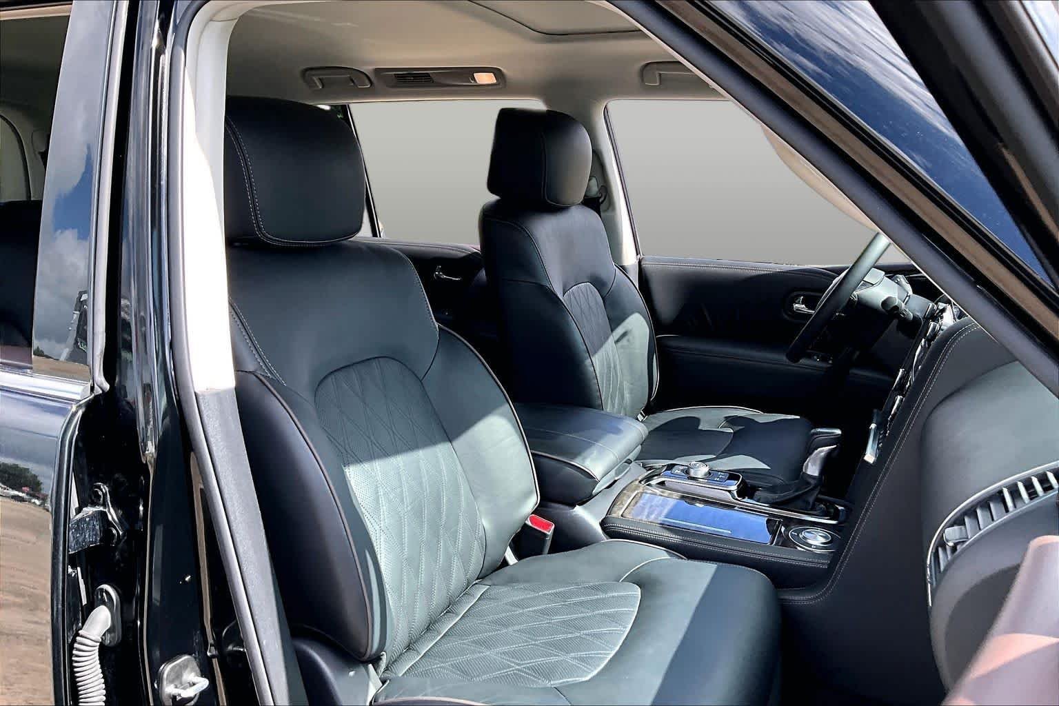Used 2023 Super Black Nissan Platinum image 9