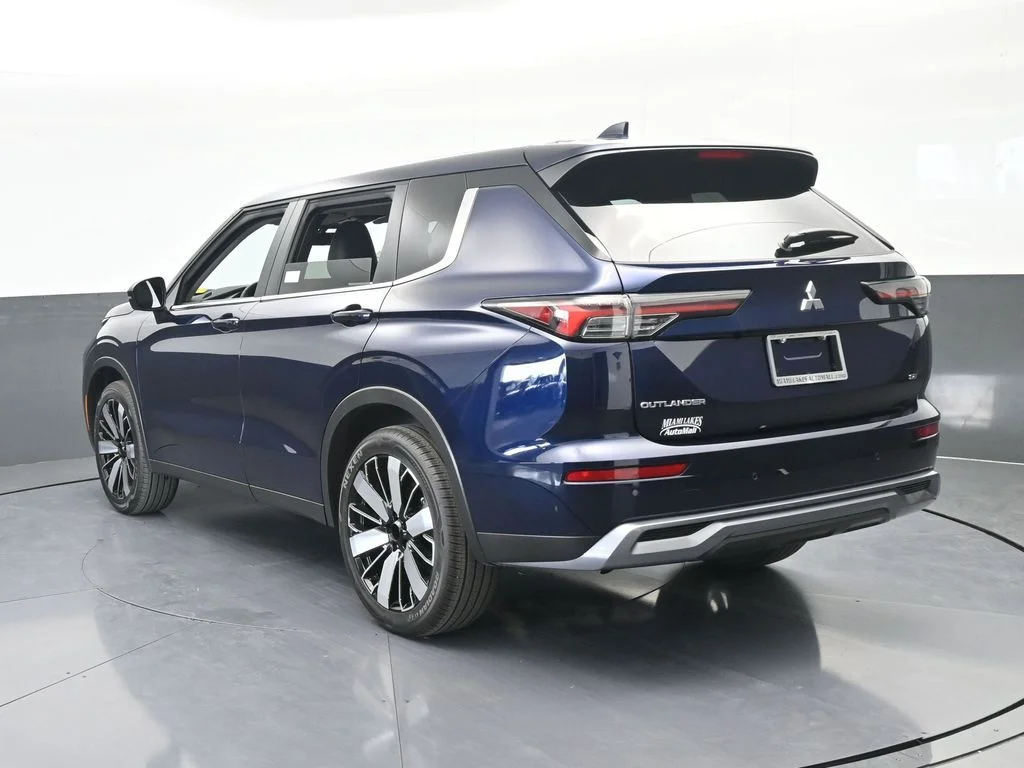 2026 Mitsubishi Outlander SE - Photo 4