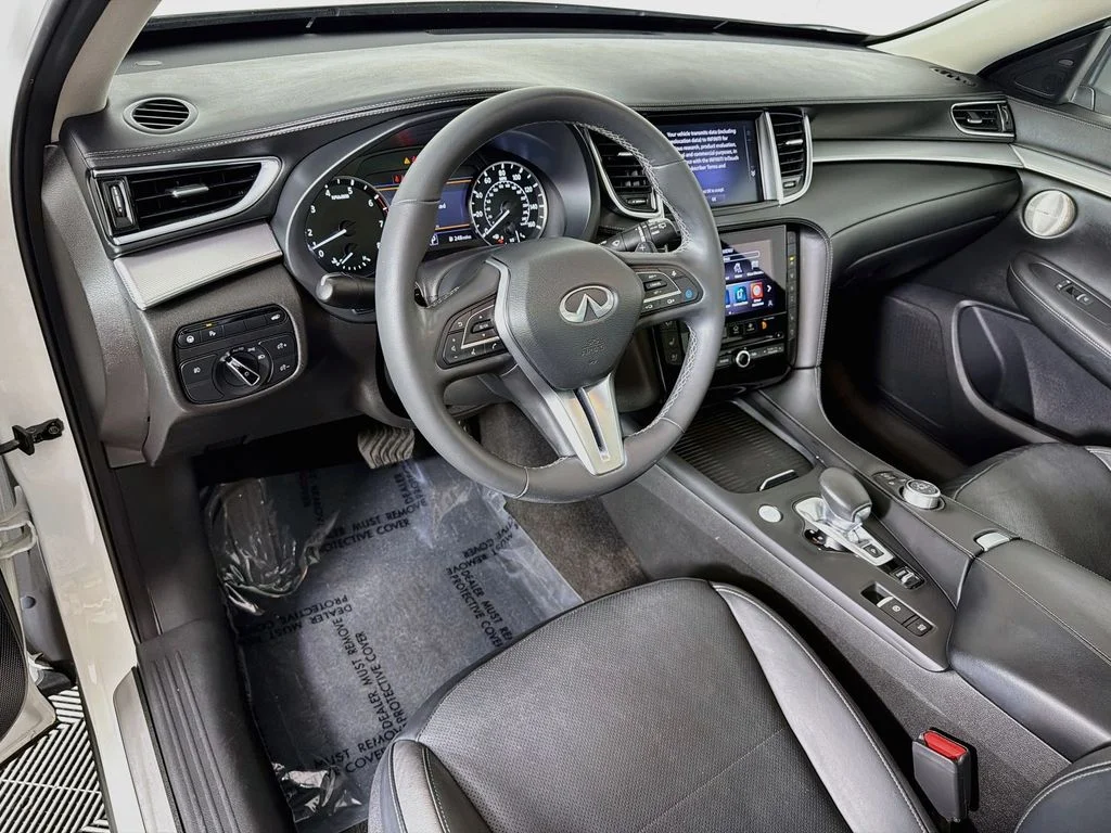 Used 2022 White INFINITI ESSENTIAL image 9