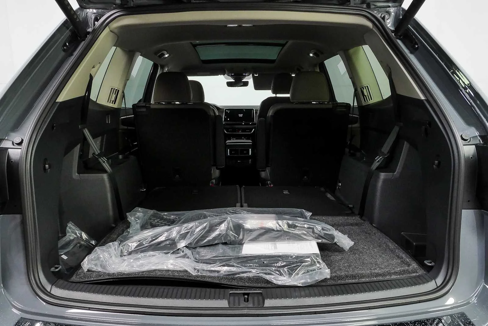 New 2026 Pure Gray Volkswagen 2.0T SEL image 31