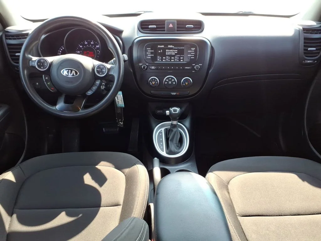 Used 2018 White Kia Base image 23