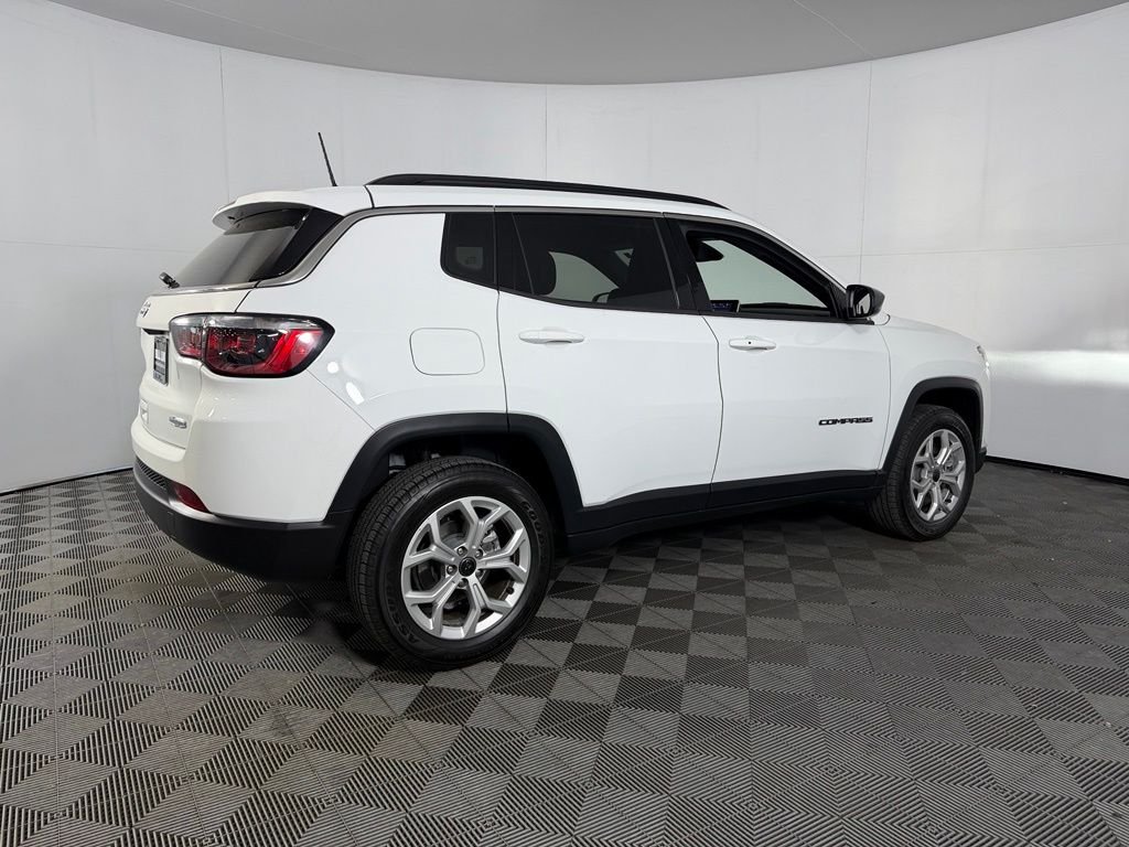 Used 2025 White Jeep Latitude image 8
