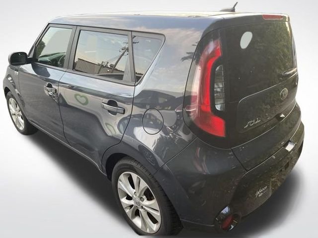 Used 2016 Blue Kia Plus image 6
