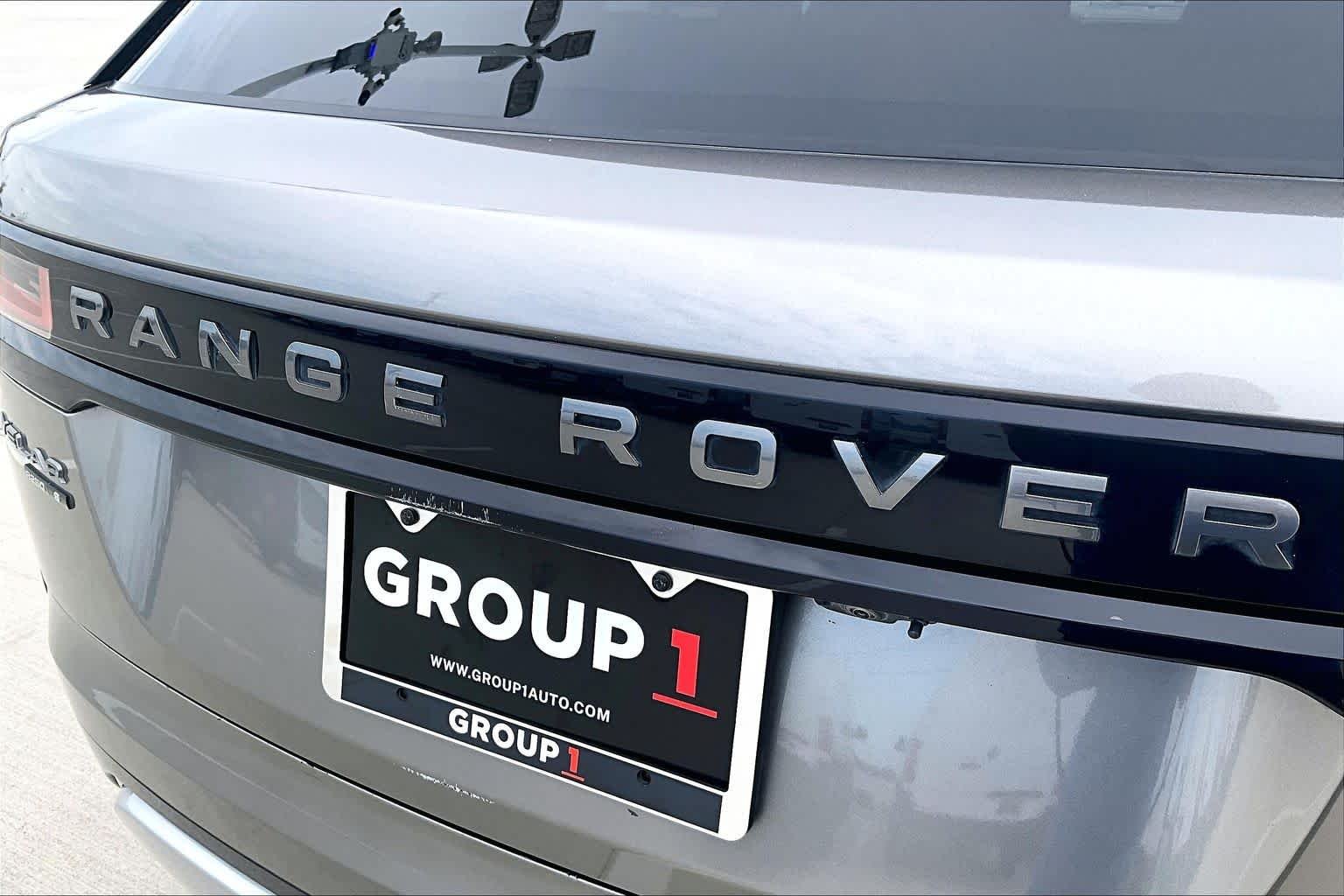 Used 2020 Silicon Silver Premium Metallic Land Rover R-Dynamic S image 29