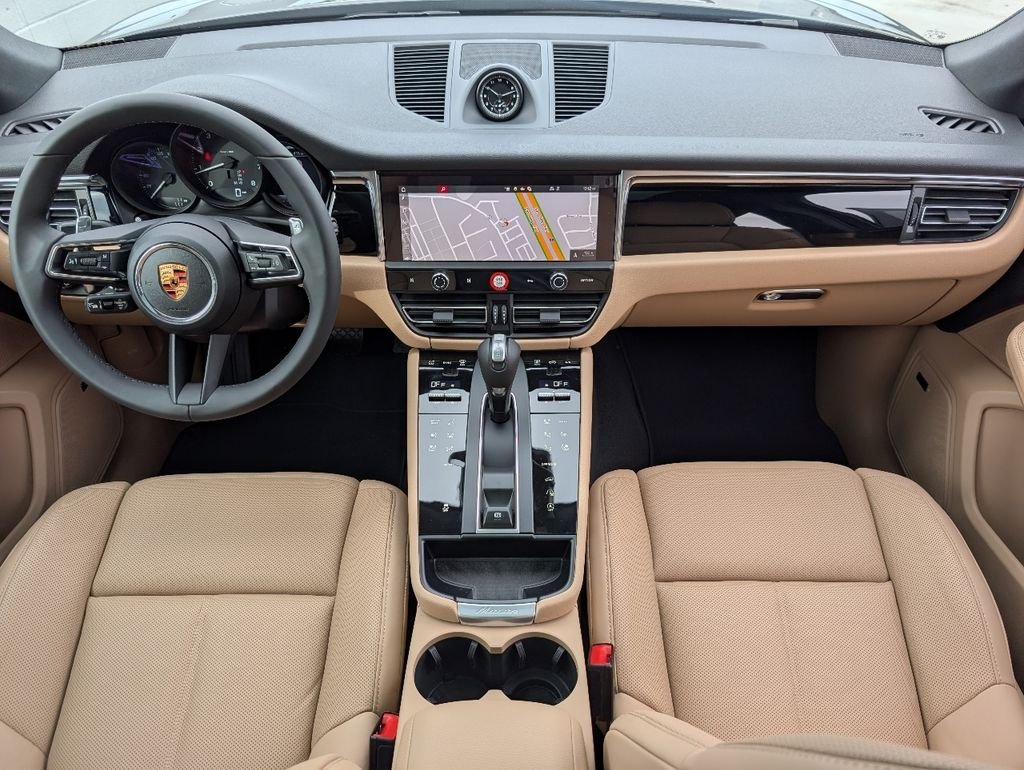 2026 Porsche Macan T - Photo 6
