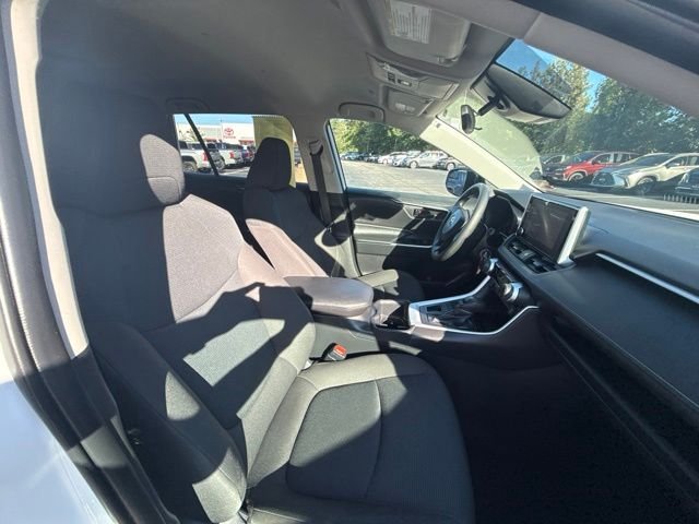 Used 2025 Ice Toyota LE image 13
