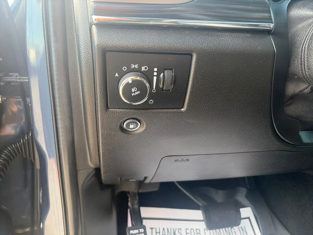 Used 2021 Blue Jeep Limited image 33
