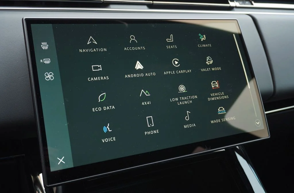 New 2026 Charente Grey Land Rover Dynamic SE image 18
