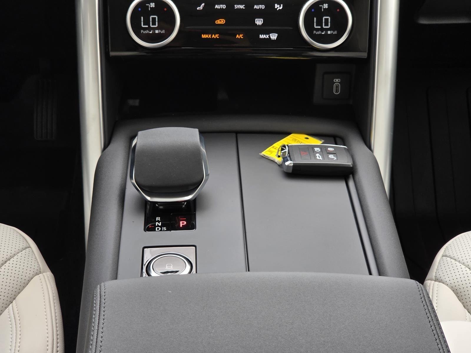New 2026 Fuji White Land Rover S image 17
