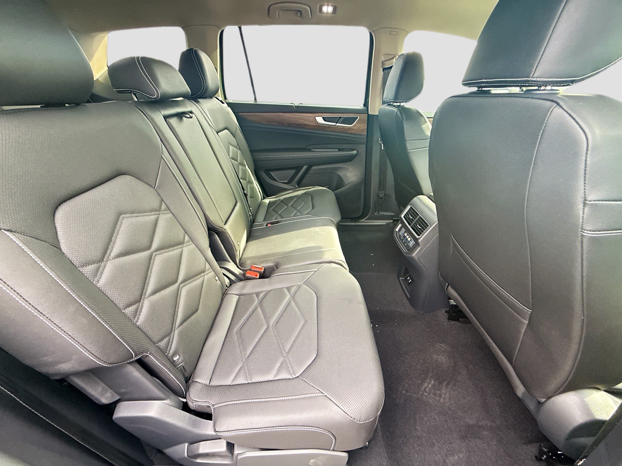 New 2026 Green Volkswagen 2.0T SE w/Technology image 22
